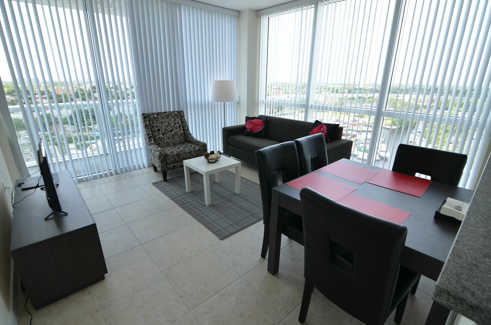 Riviera Luxury Living At River Oaks Marina And Tower ไมอามี ภายนอก รูปภาพ